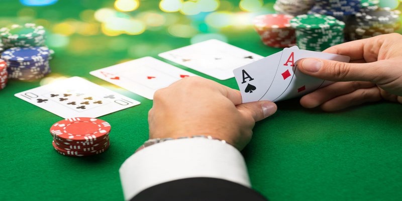 Cách đếm bài Baccarat khi có tổng điểm từ 16 đến 17